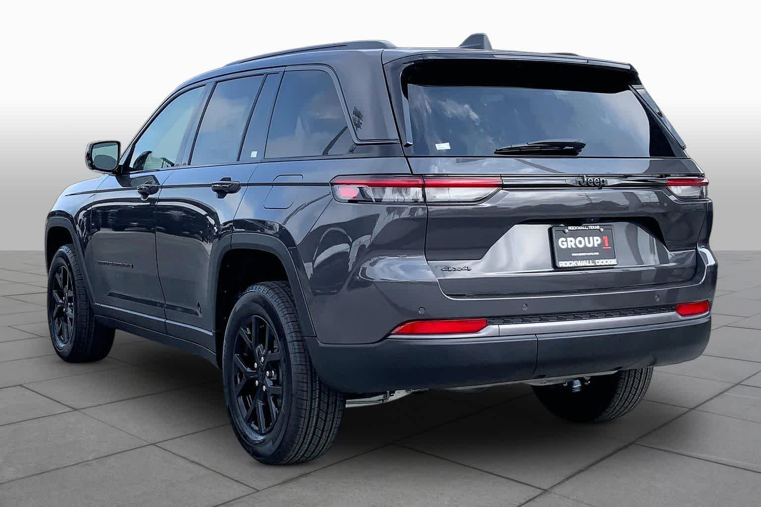 New 2026 Baltic Gray Metallic Clear-Coat Exterior Paint Jeep Laredo Altitude image 9