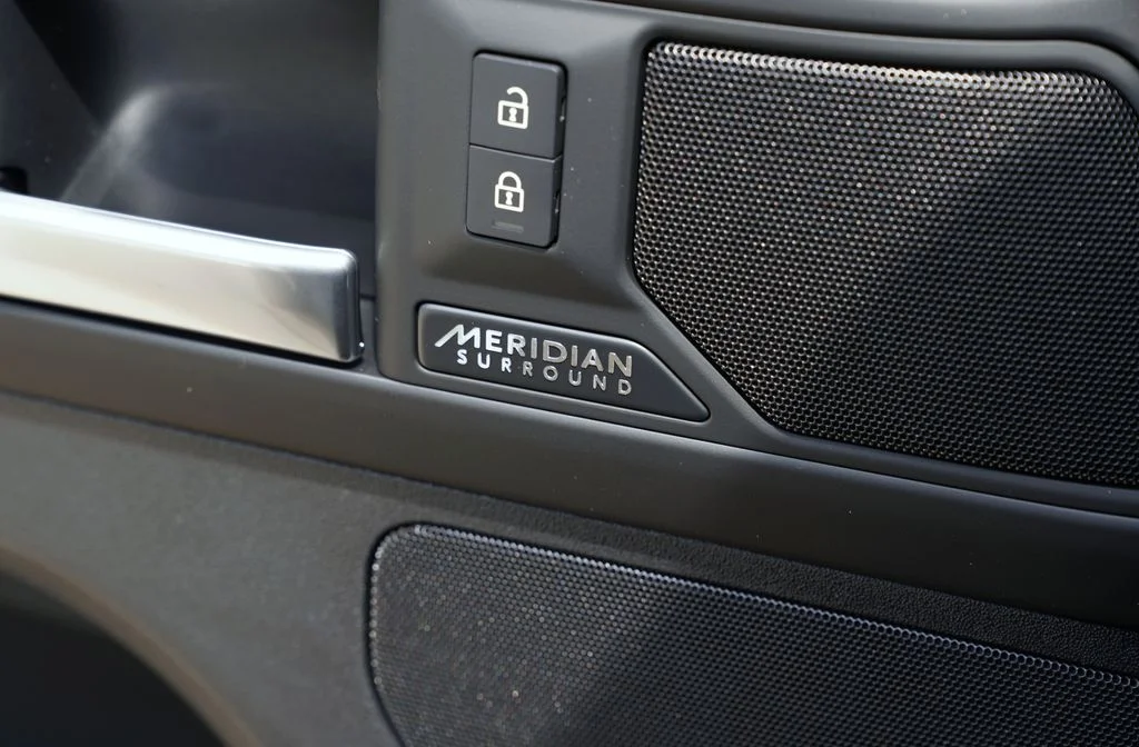 New 2026 Tasman Blue Land Rover X-Dynamic SE image 11