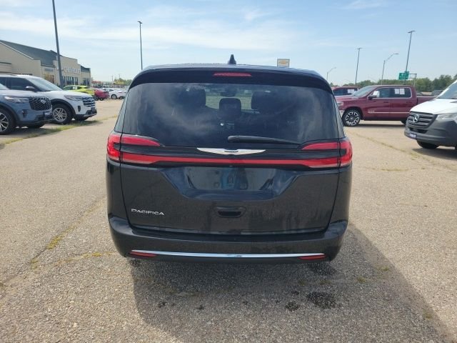 Used 2023 Black Chrysler Touring L image 21