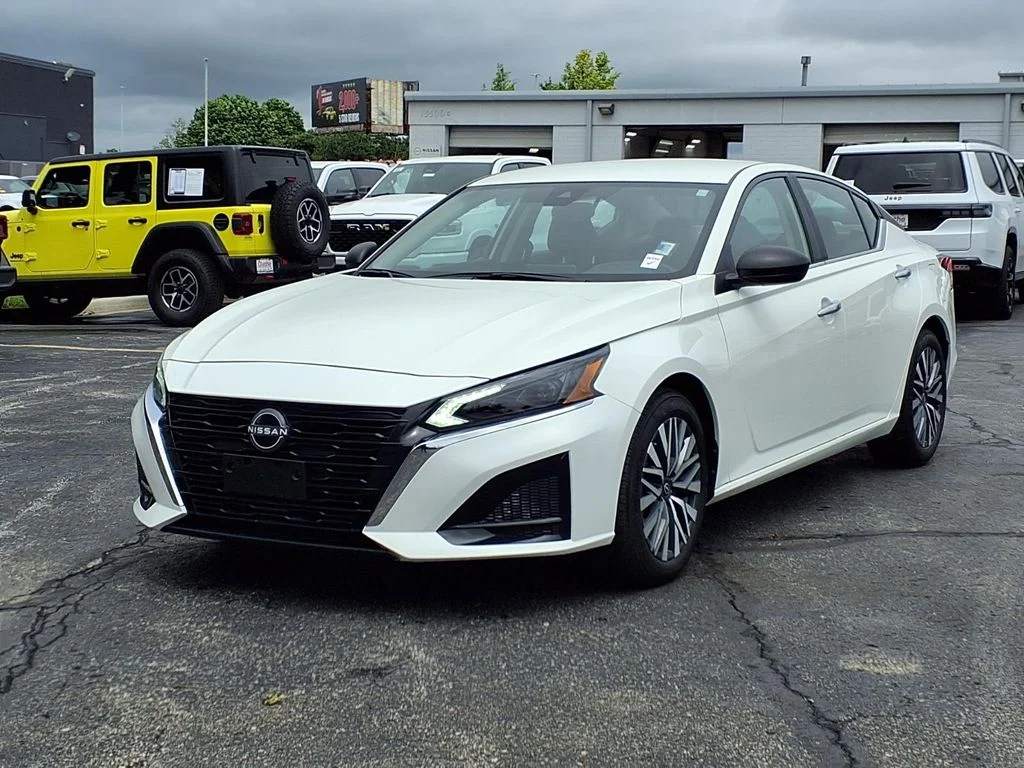 Certified 2025 Nissan Altima SV with VIN 1N4BL4DV0SN399100 for sale in Kansas City