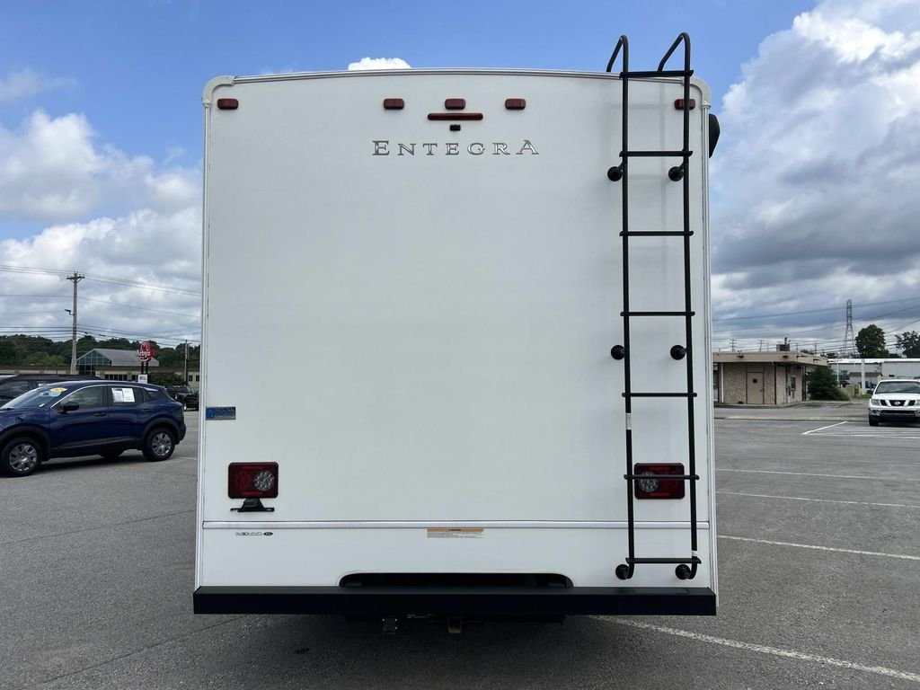 Used 2025 Oxford White Ford Base image 5