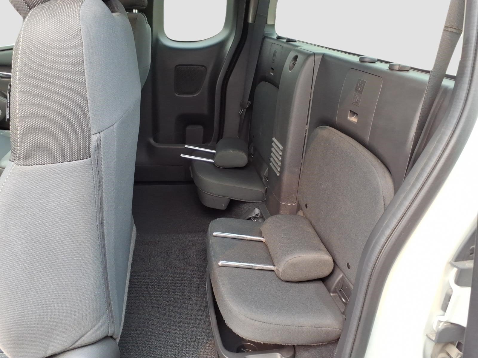 Used 2023 Glacier White Qak Nissan SV image 15