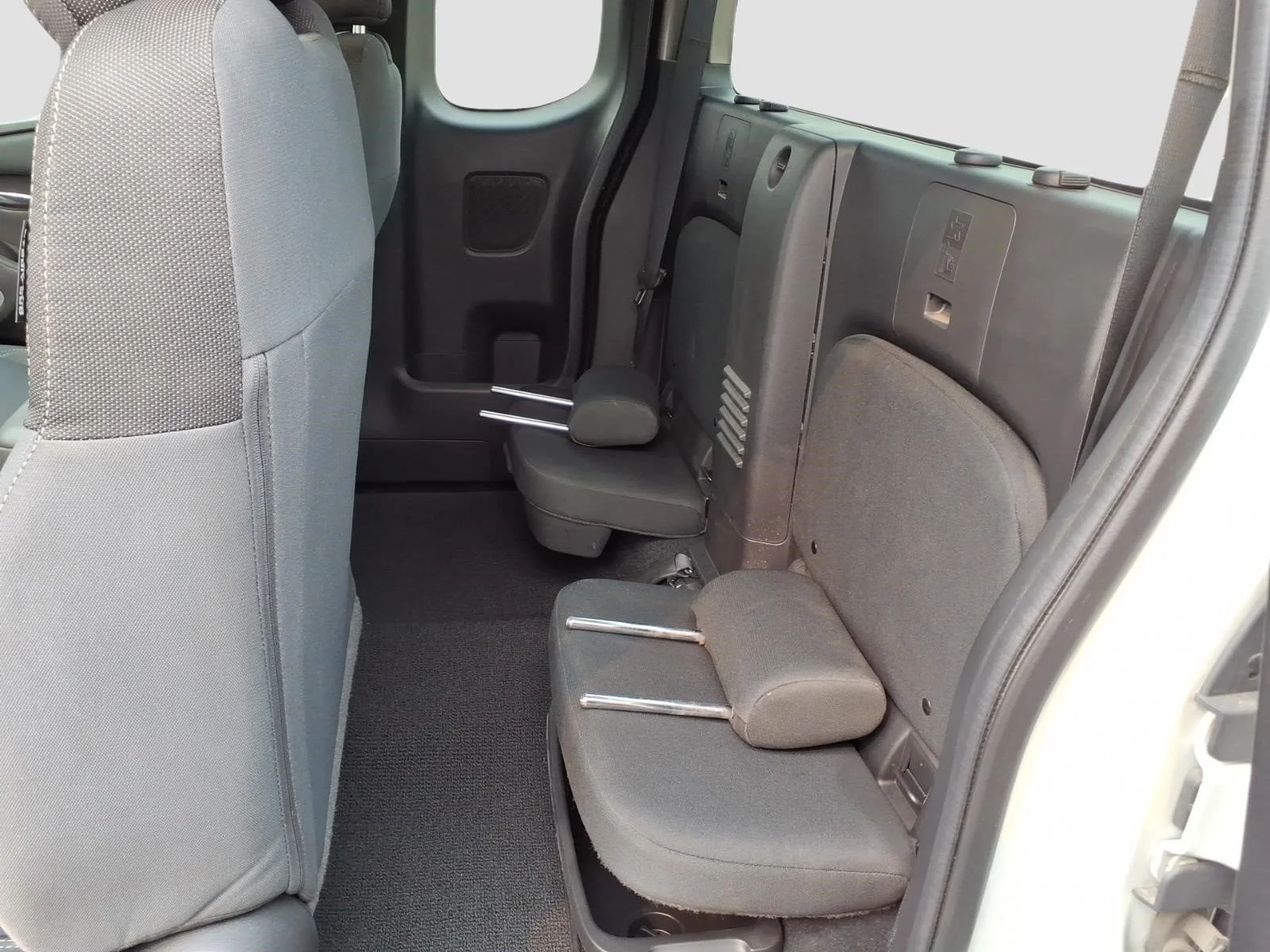 Used 2023 Glacier White Qak Nissan SV image 15