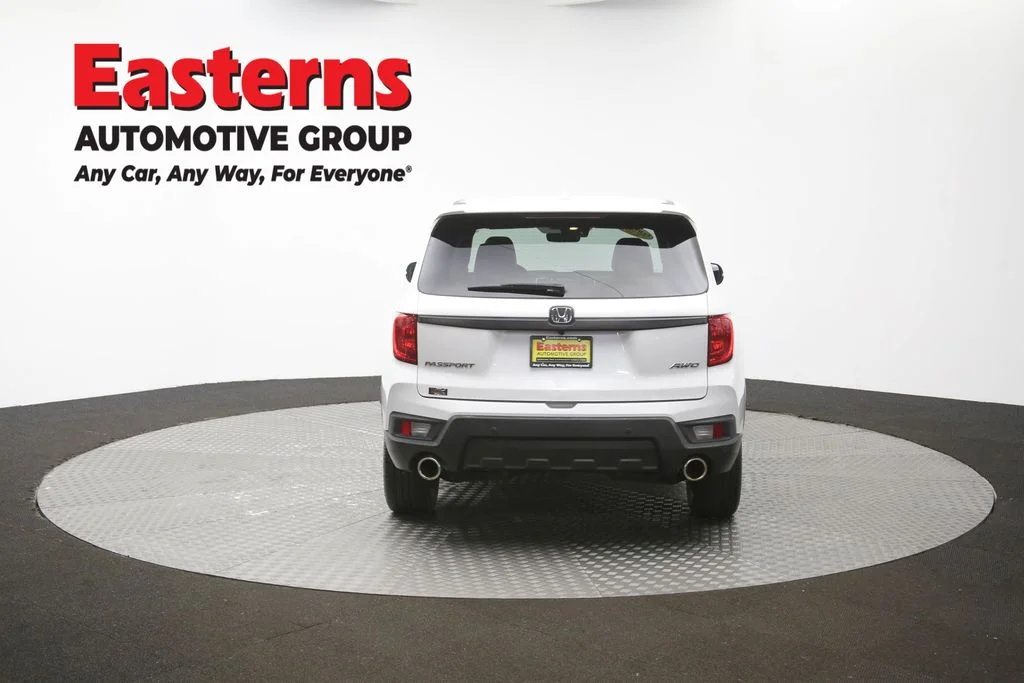 Used 2023 White Honda EX-L image 40