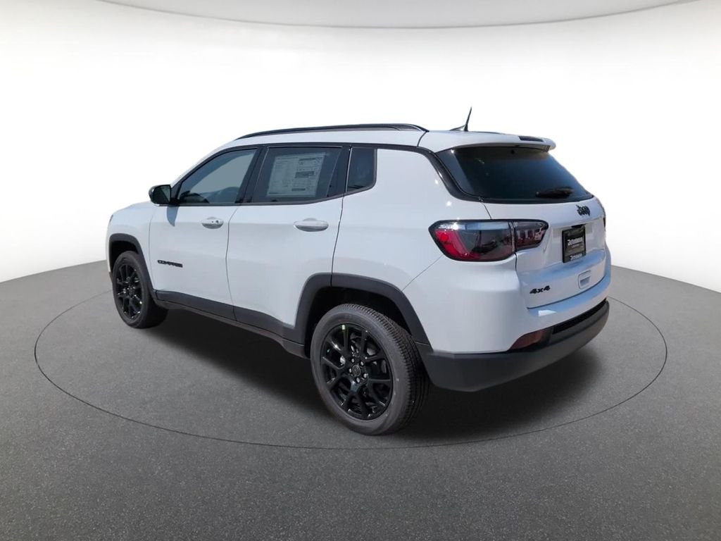New 2026 Bright White Clear-Coat Exterior Paint Jeep Latitude image 11