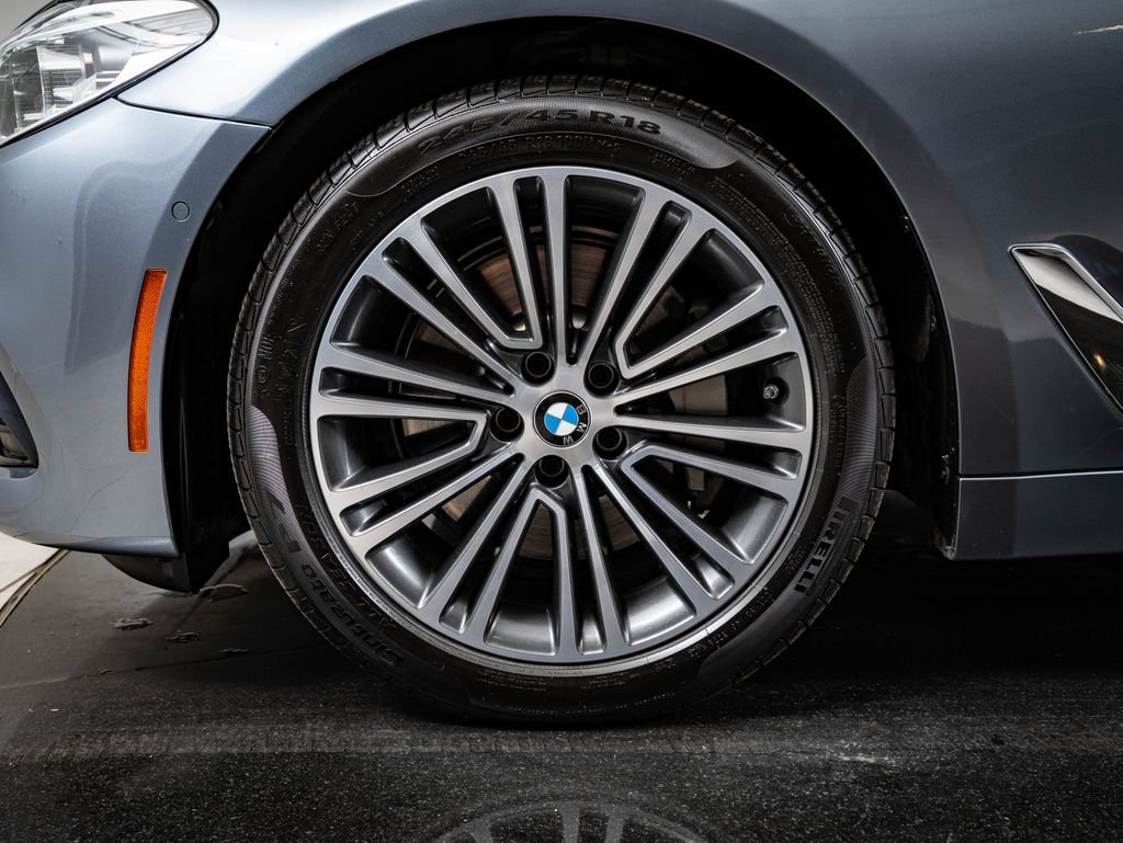 Used 2019 Bluestone Metallic BMW 540i xDrive image 13