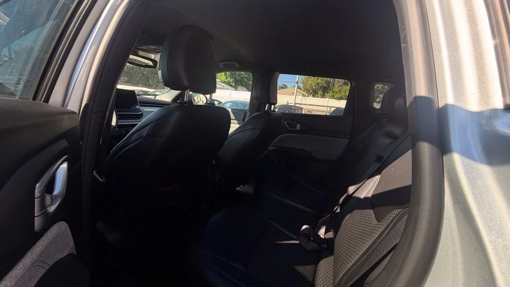 Used 2024 Silver Jeep Latitude image 6
