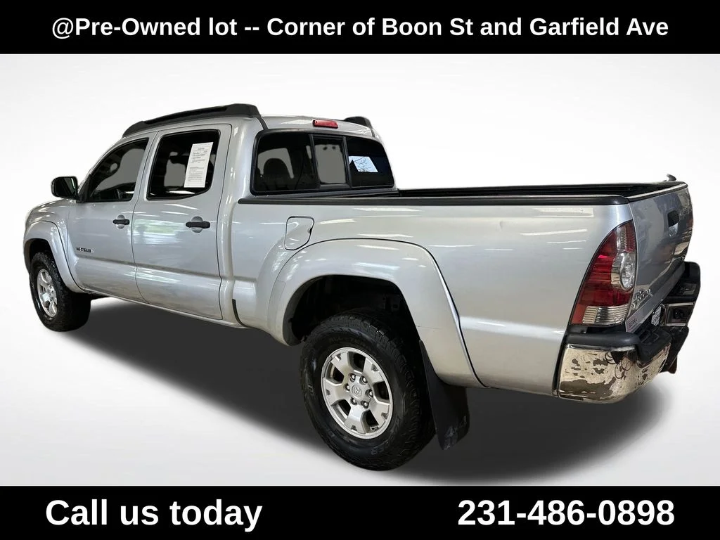 Used 2009 Silver Toyota Base image 3