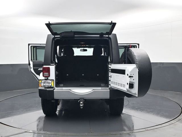 Used 2016 White Jeep Sahara image 32