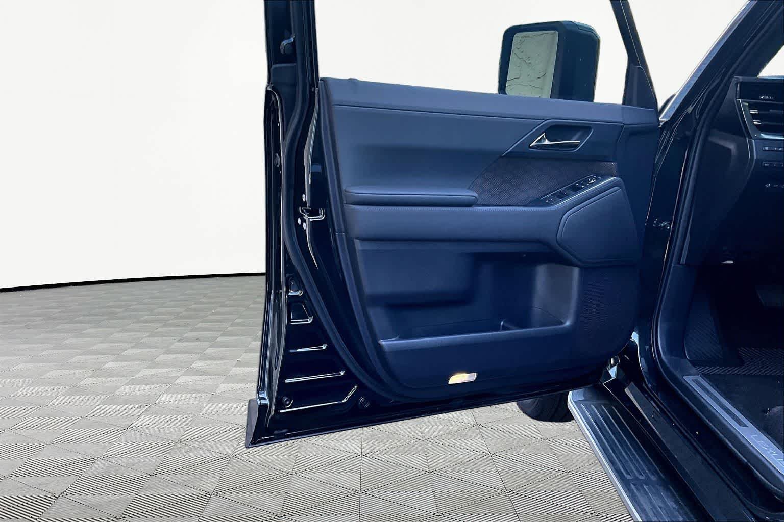 Used 2025 Caviar Lexus Premium+ image 22