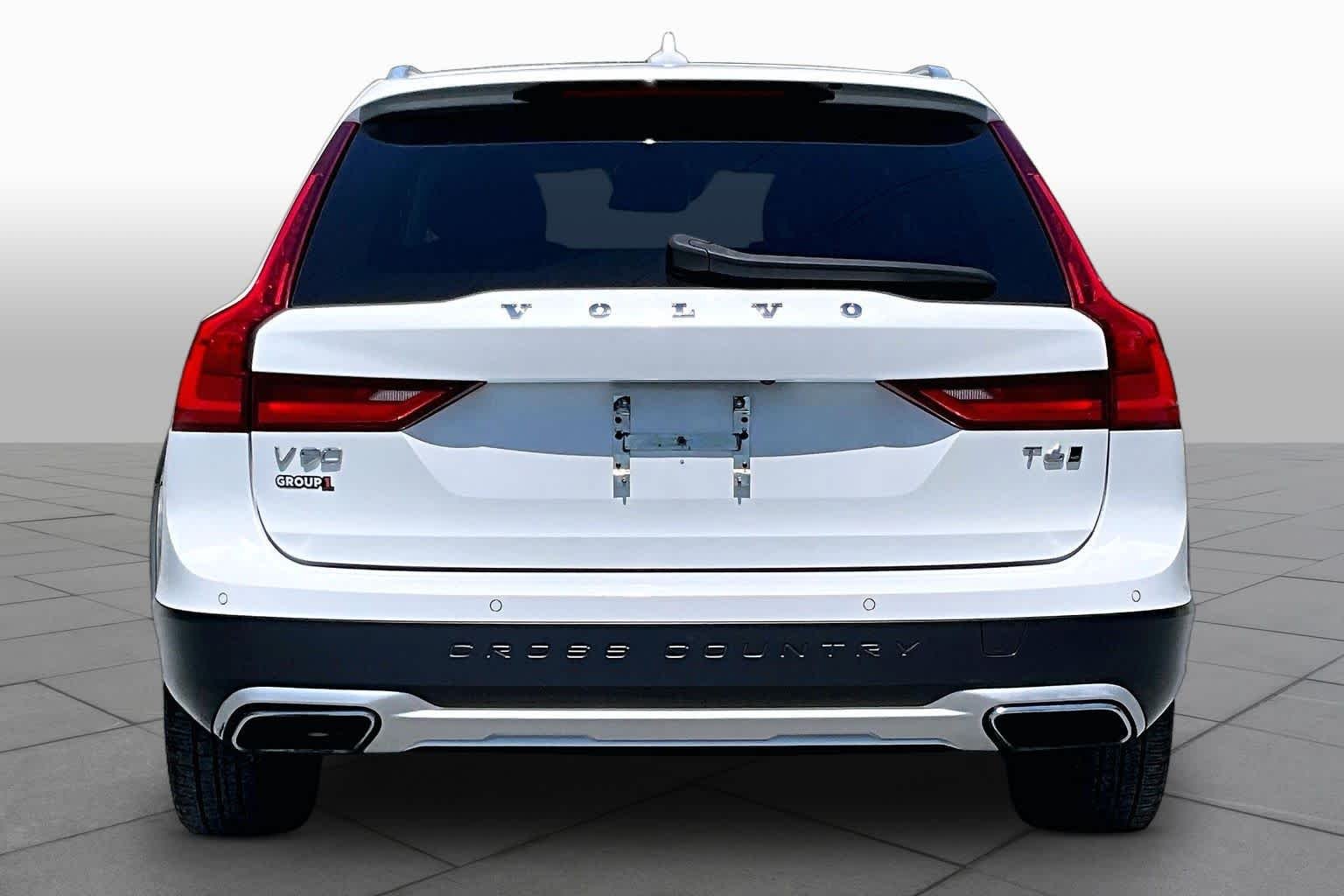 Used 2020 Crystal White Pearl Metallic Volvo  image 5