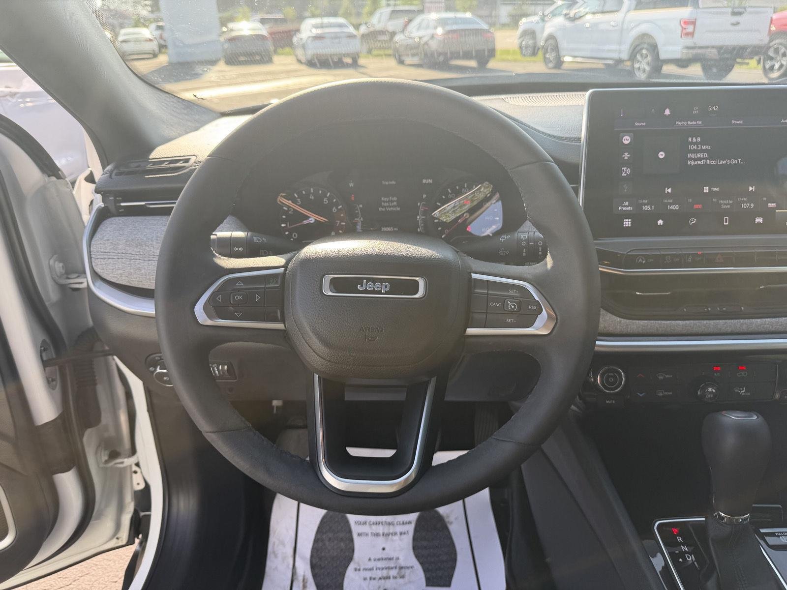 Used 2023 Bright White Clearcoat Jeep Latitude image 17