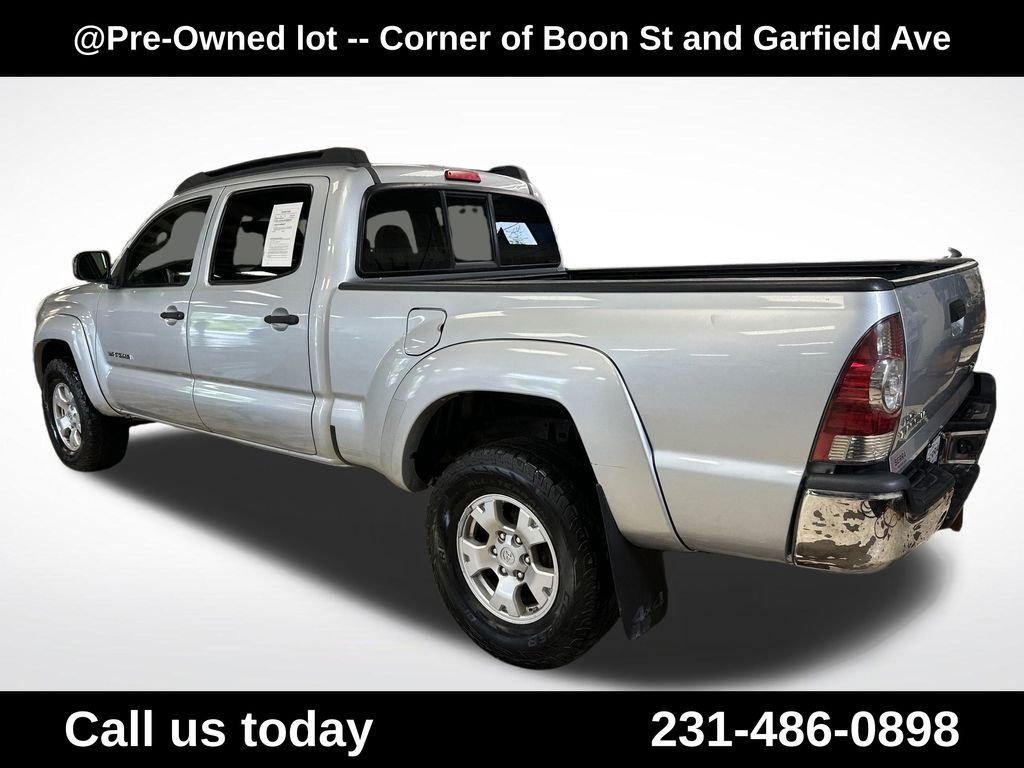 Used 2009 Silver Toyota Base image 3
