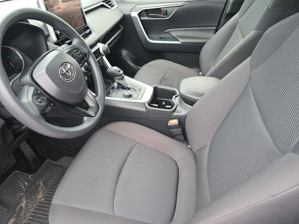 Used 2025 White Toyota LE image 18
