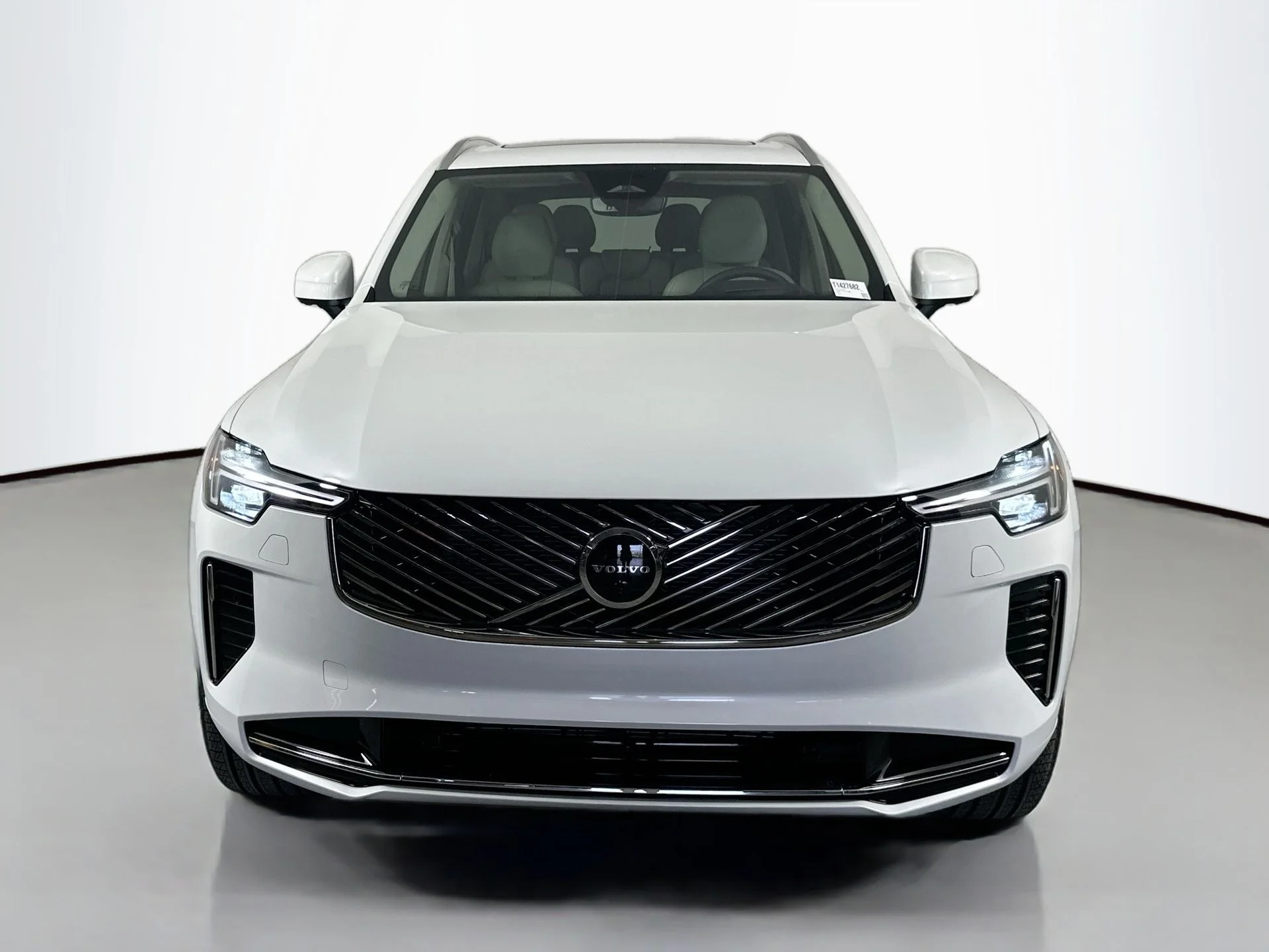 New 2026 White Volvo B6 Ultra image 2