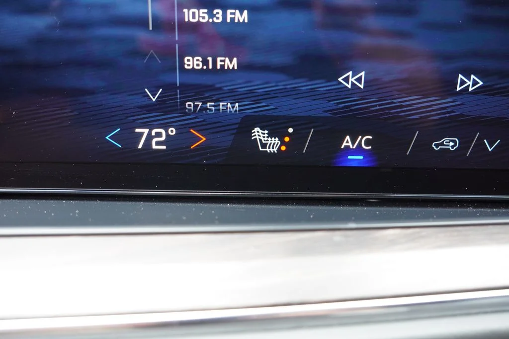Used 2025 Summit White Chevrolet LT image 32