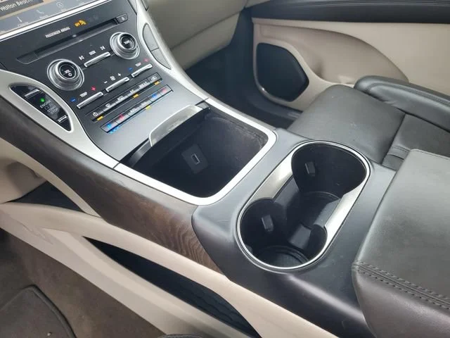 Used 2019 Iced Mocha Prem Lincoln Reserve image 20