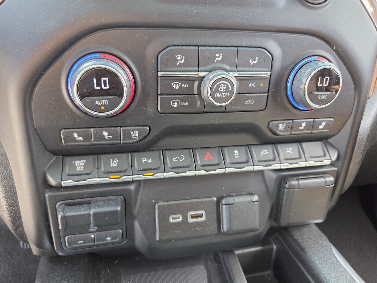 Used 2022 Mosaic Black Metallic Chevrolet High Country image 27
