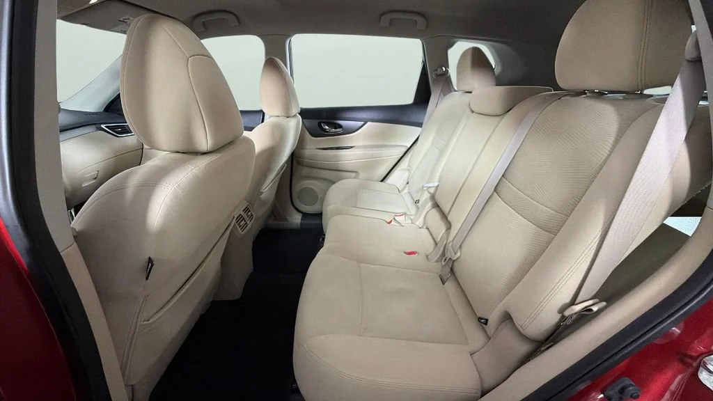 Used 2016 Red Nissan S image 26