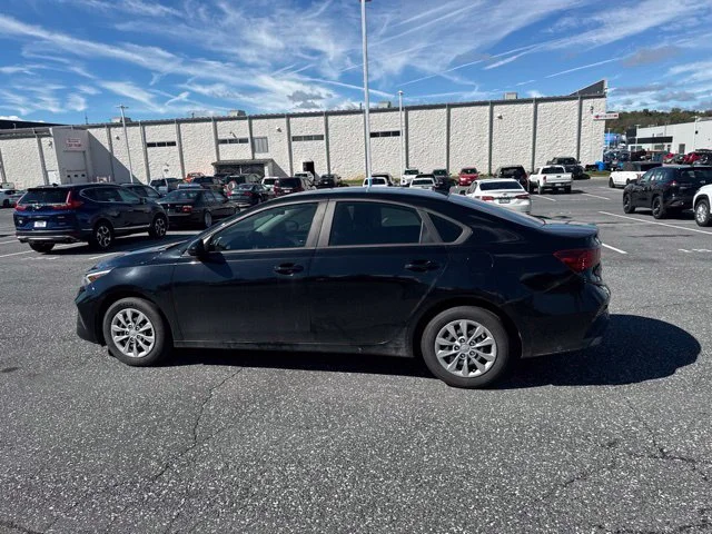 Used 2024 Black Kia LX image 6