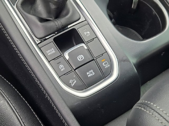 Used 2020 Black Hyundai Limited image 30