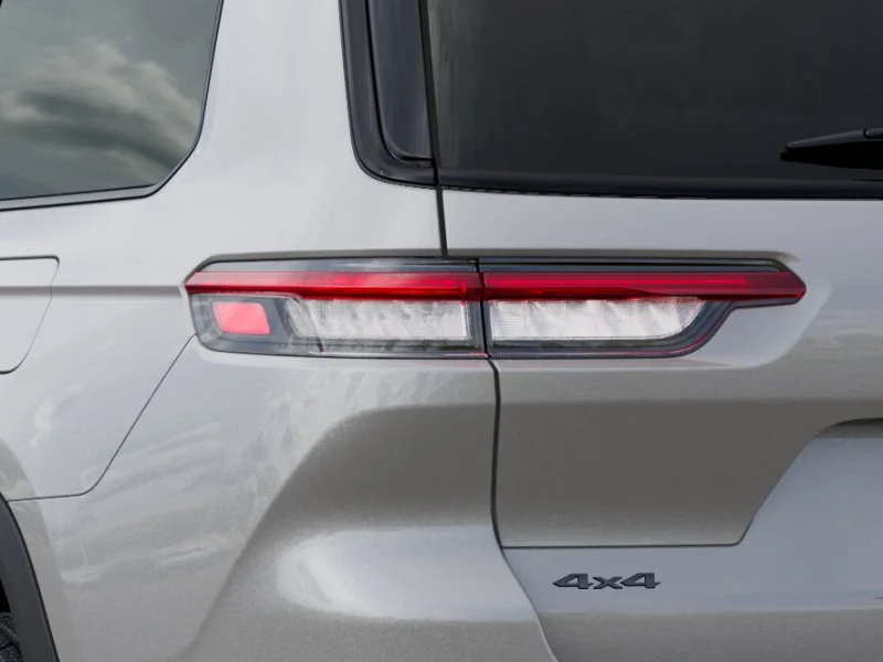 New 2025 Silver Zynith Exterior Paint Jeep Limited image 33