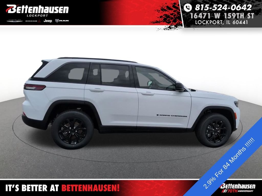New 2026 White/off-white Jeep Laredo Altitude image 5