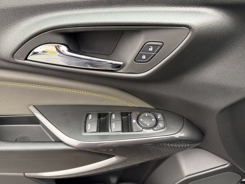 New 2026 Mosaic Black Metallic Chevrolet ACTIV image 12