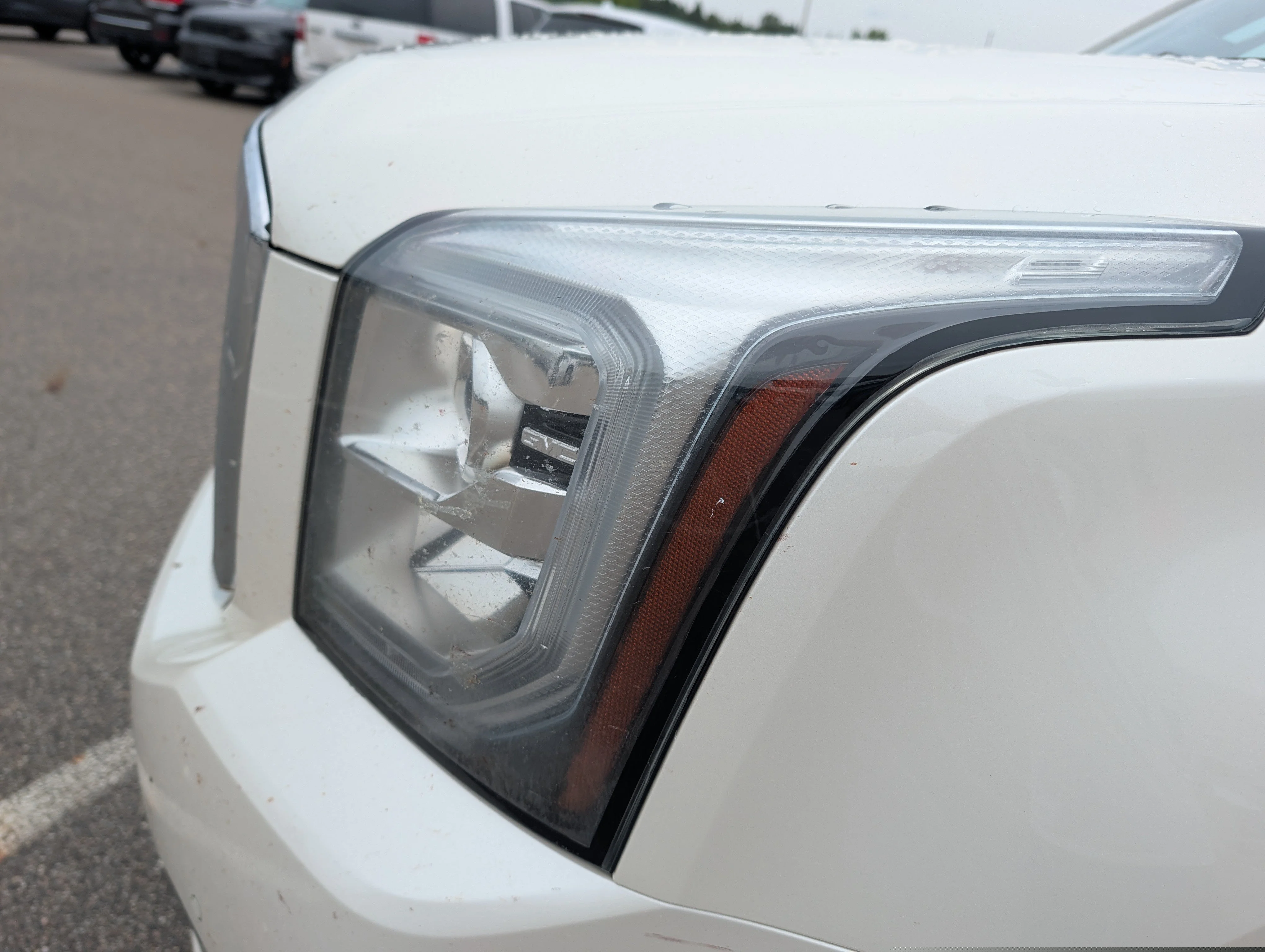 Used 2015 White Diamond Tricoat GMC SLT image 6