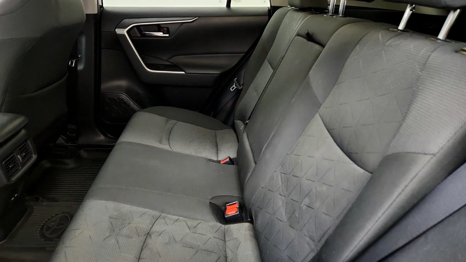 Used 2022  Toyota XLE image 36