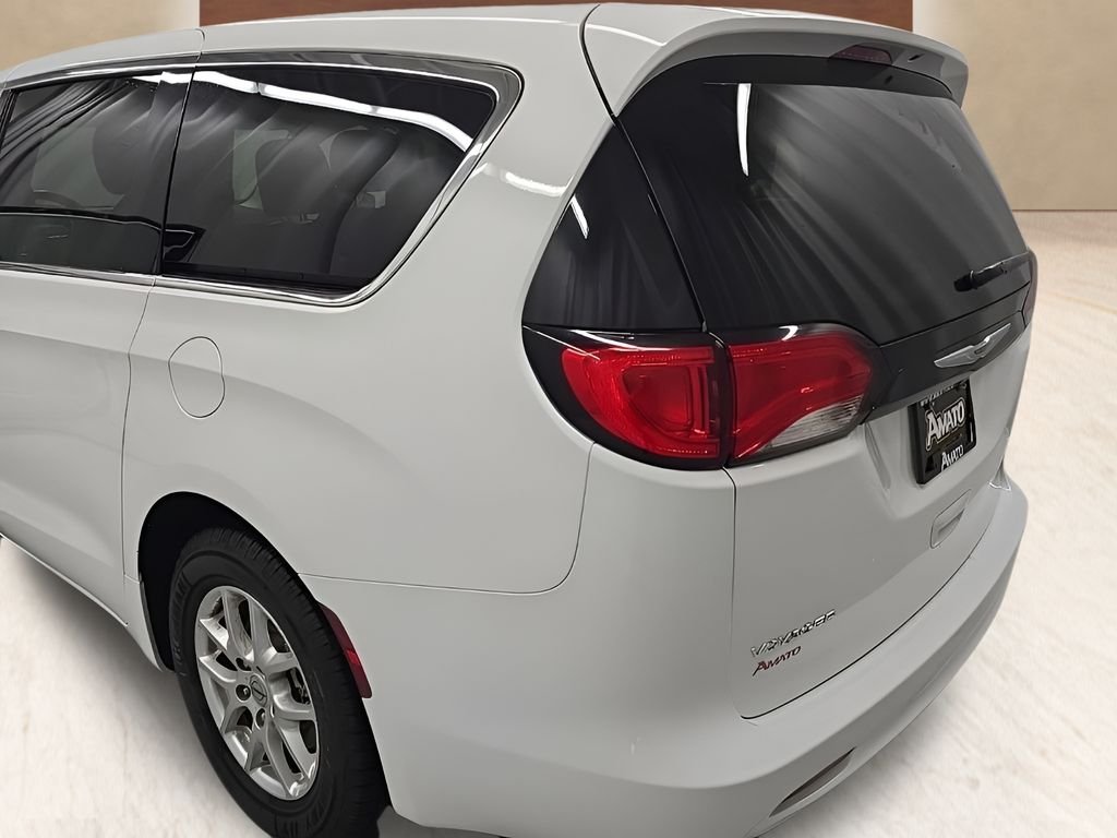 Used 2022 White Chrysler LX image 44