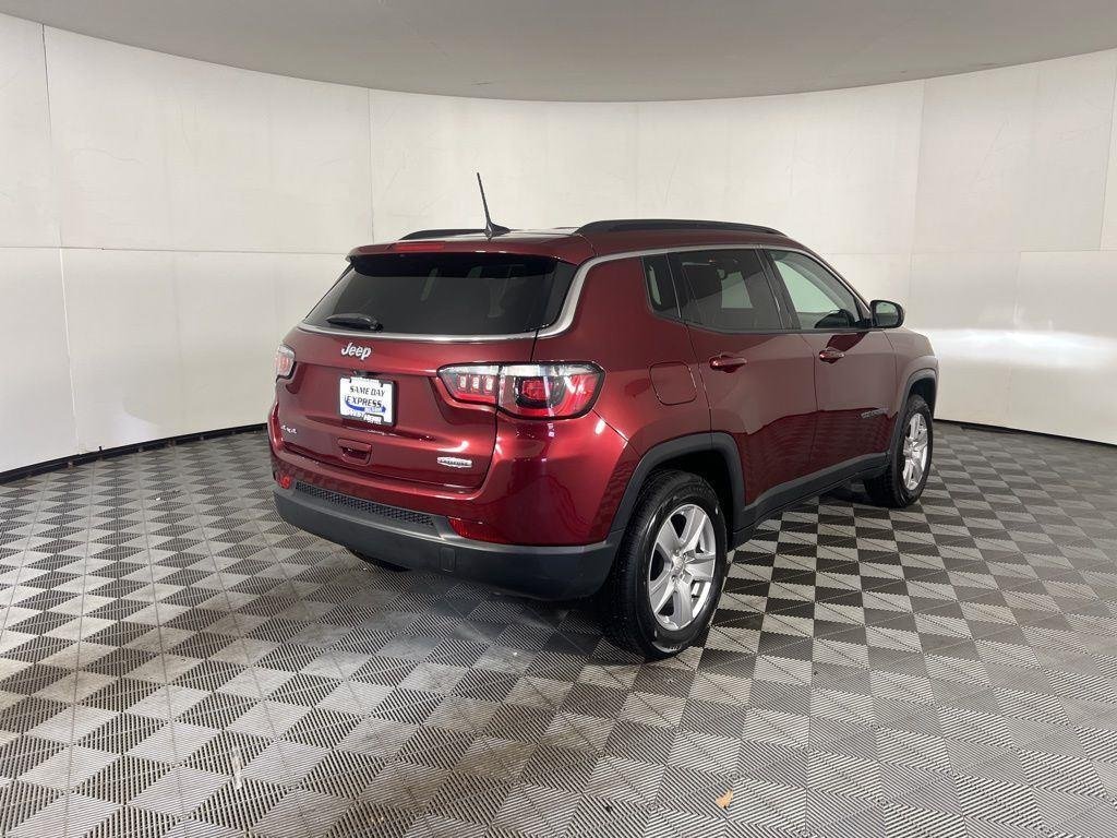 Certified Used 2022 Velvet Red Pearlcoat Jeep Latitude image 9