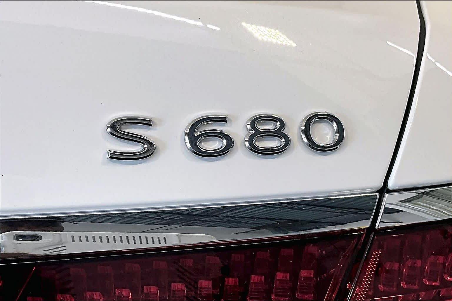 New 2026 MANUFAKTUR Moonlight White Metallic Mercedes-Benz Maybach S 680 image 6