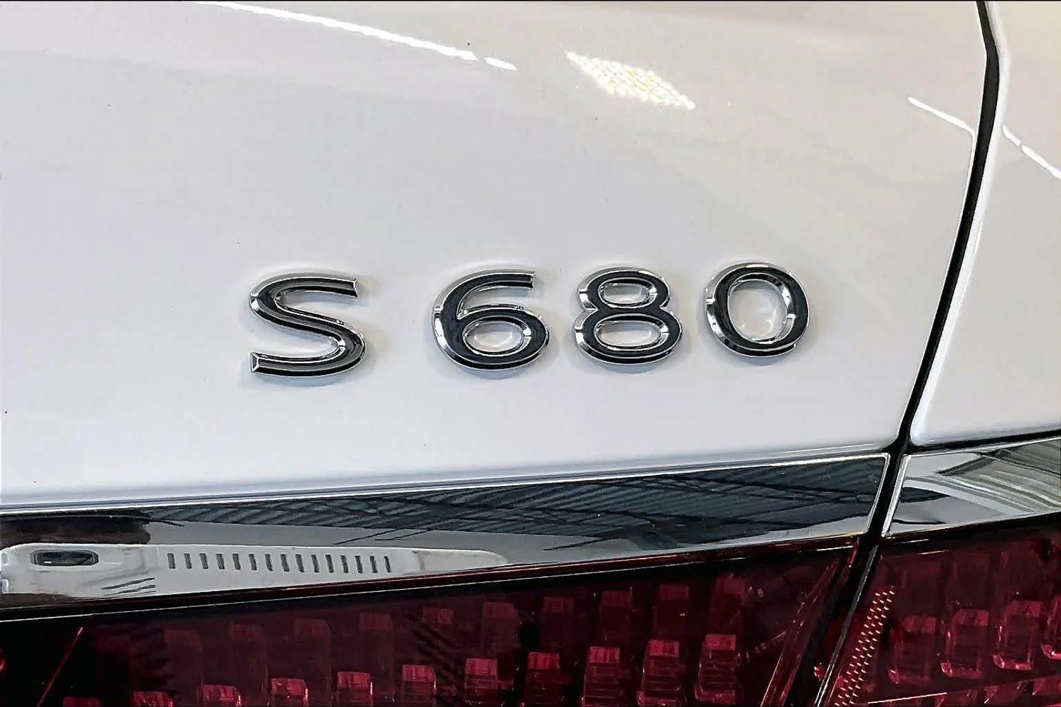 New 2026 MANUFAKTUR Moonlight White Metallic Mercedes-Benz Maybach S 680 image 6