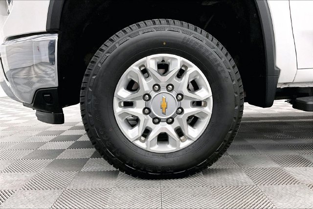 Used 2024 Summit White Chevrolet LTZ image 10