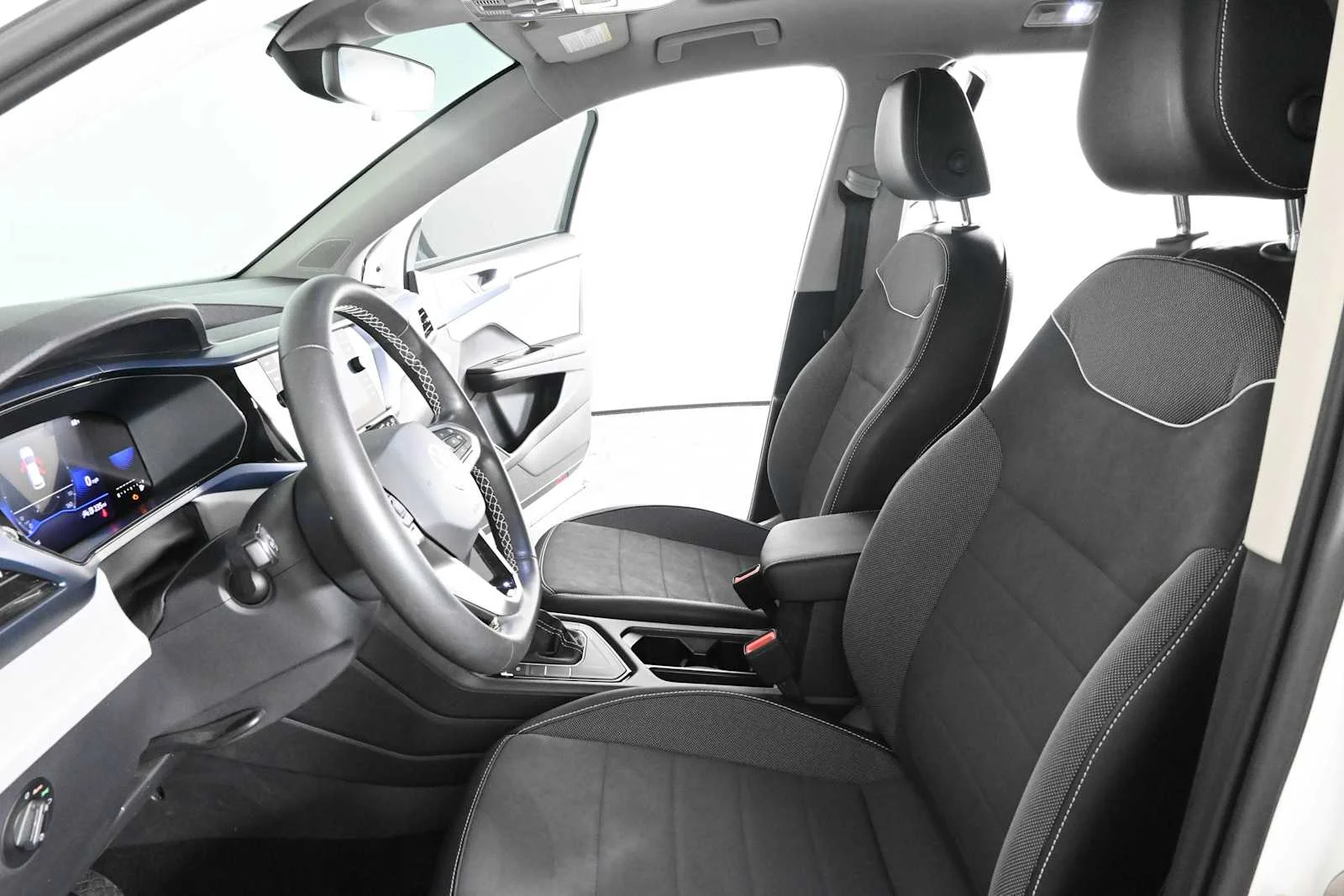 Certified Used 2023 Pure White w/ Black Roof Volkswagen SE image 20