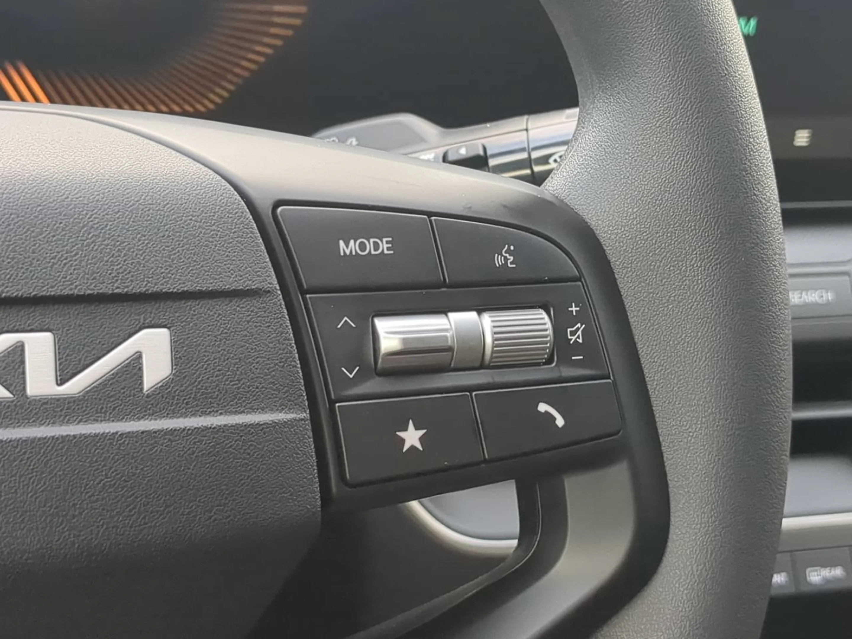 New 2026 Snow White Pearl Kia LXS image 19