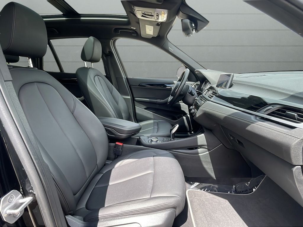 Used 2022 Black BMW xDrive28i image 16
