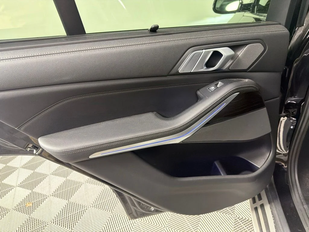 Used 2019 Black Sapphire Metallic BMW xDrive40i image 14
