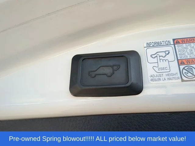 Used 2016 White Toyota XLE image 40