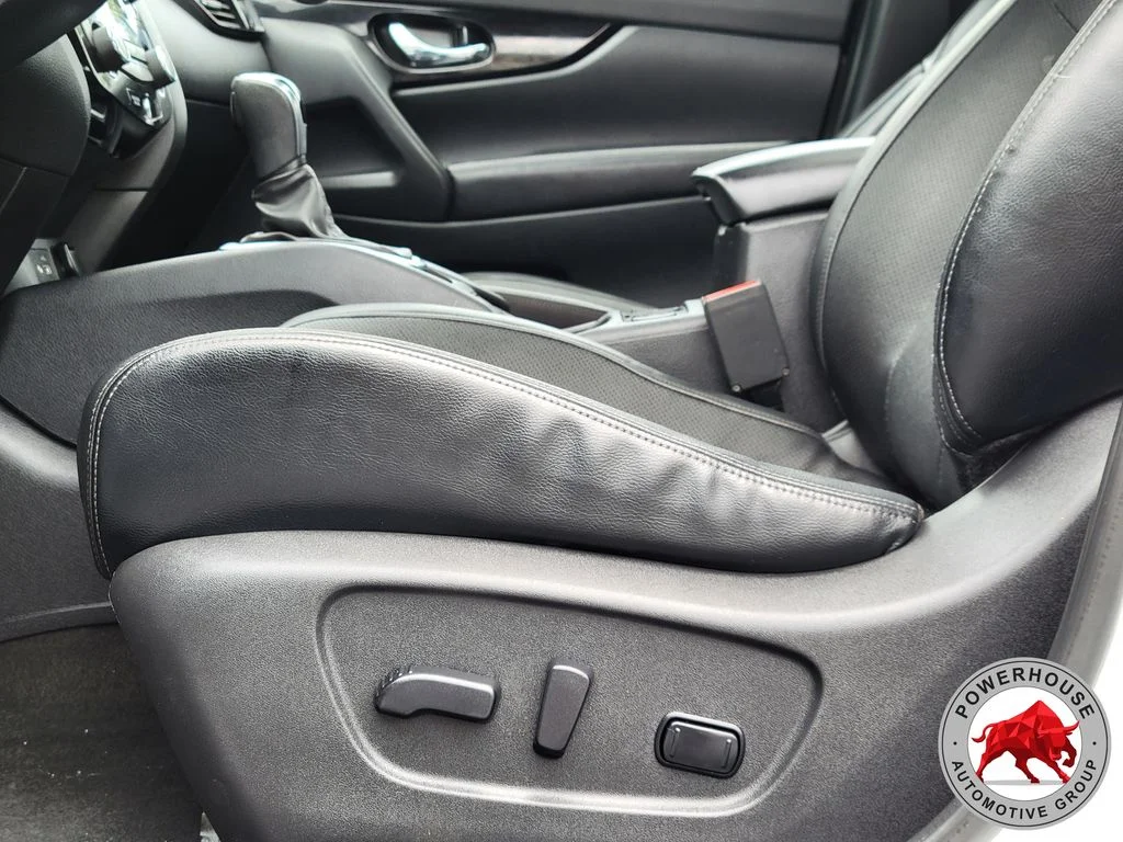 Used 2021 Silver Nissan SL image 24