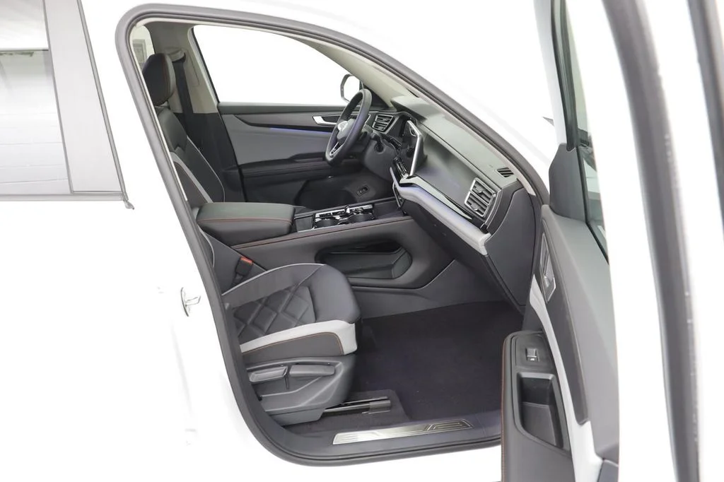 New 2026 White Volkswagen Peak Edition image 20