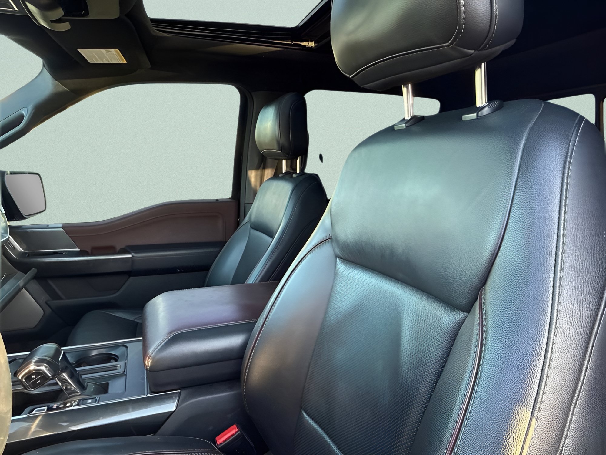 Used 2021 Agate Black Metallic Ford Lariat image 28