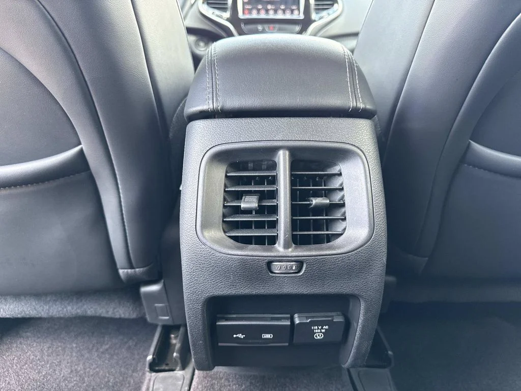Certified Used 2019 Crystal Metallic Jeep Limited image 17