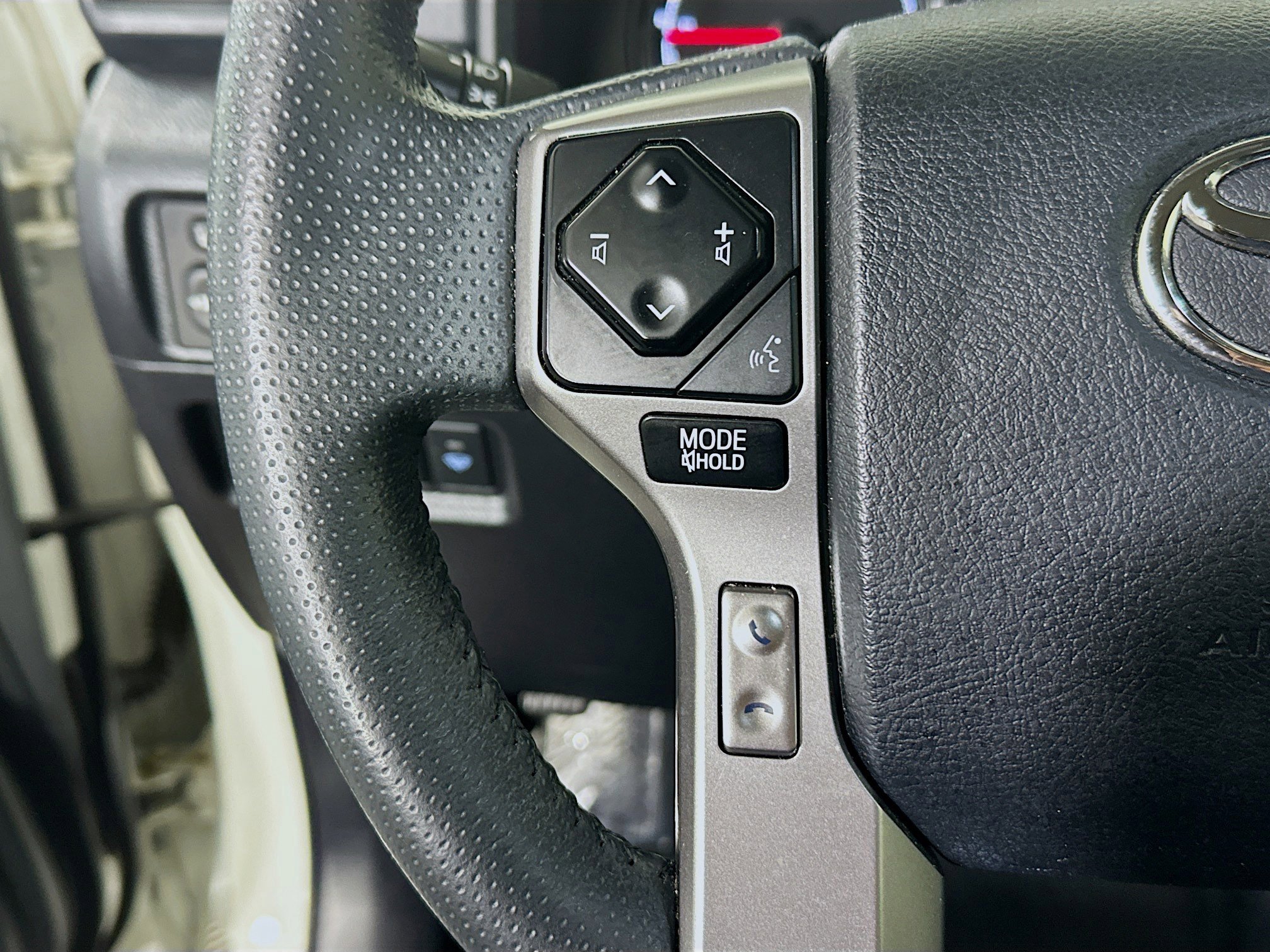 Used 2022 White Toyota SR5 image 16