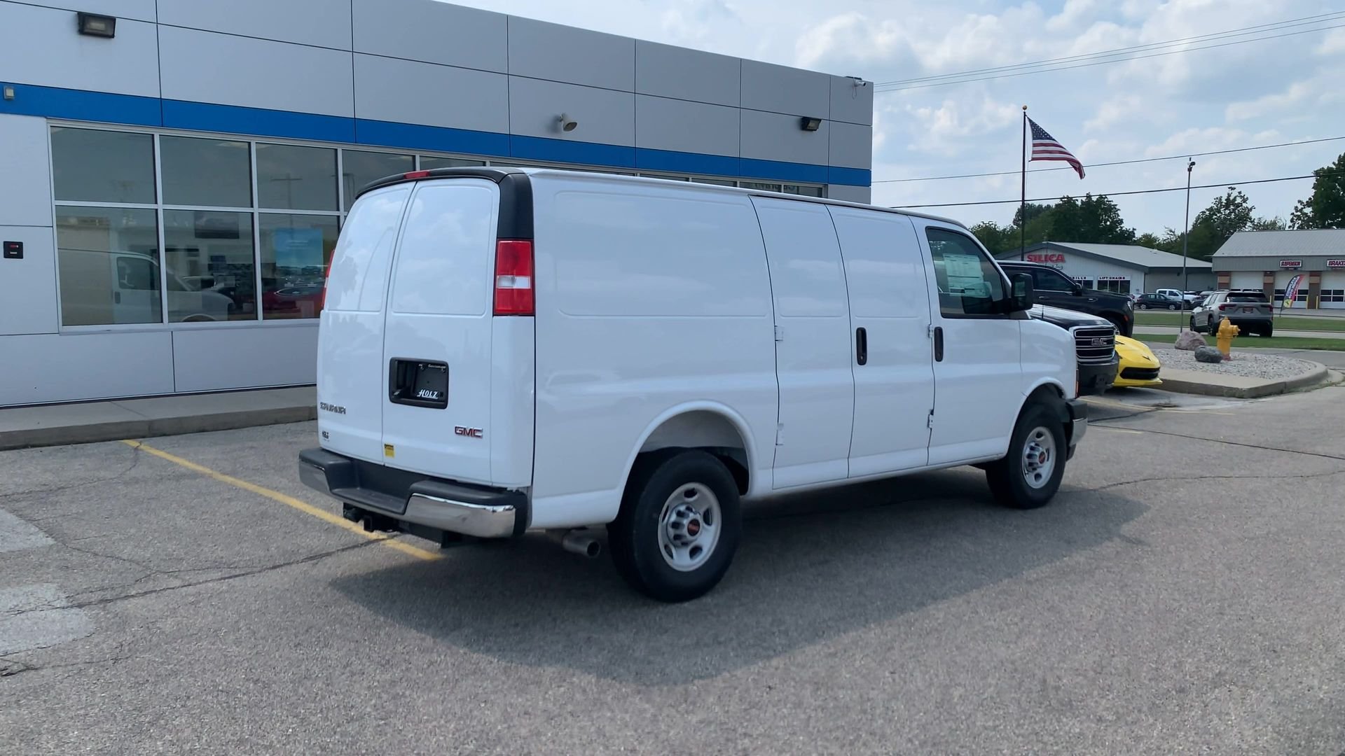 2025 GMC Savana Cargo Work Van - Photo 32