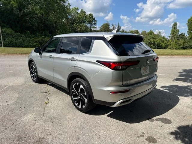 Used 2023 Silver Mitsubishi SE image 5