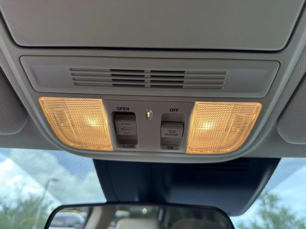 Used 2022 White Honda EX image 43