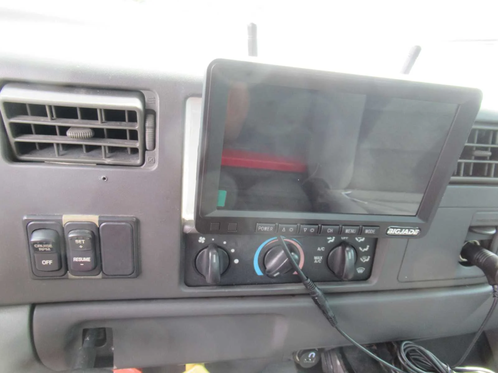 Used 2003 Oxford White Ford XL image 18