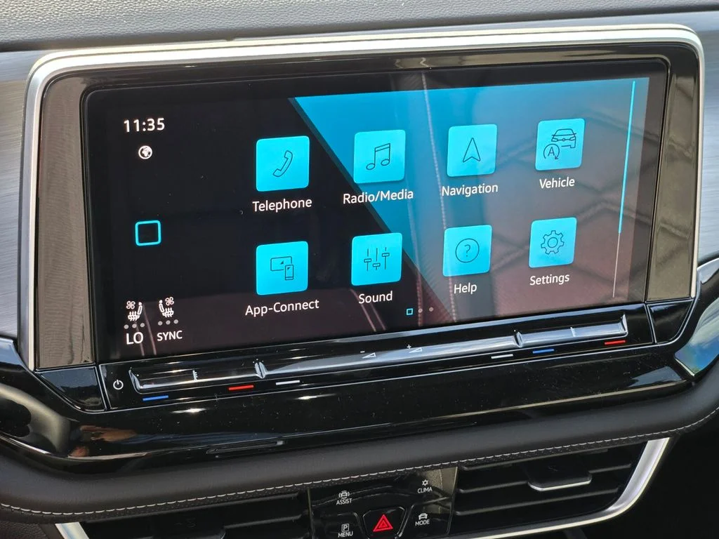New 2025 White Volkswagen 2.0T SE w/Technology image 11